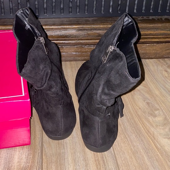 I.D. Required Brand New Black Suede Slouch Booties size 8 - Picture 3 of 9
